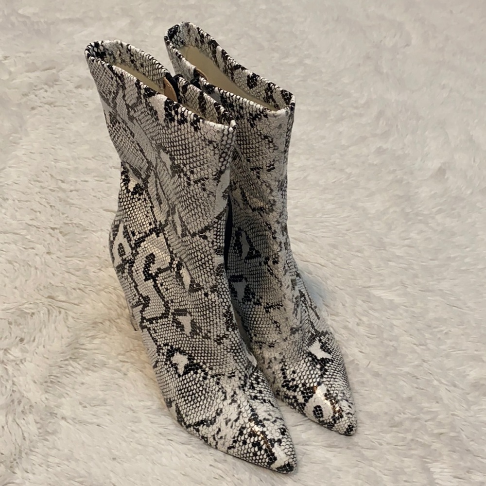 Rumbidza Pointy Toe Calf Height Boot